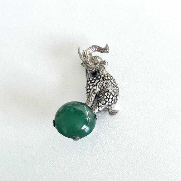 Vintage 925 Sterling Silver Marcasite Elephant Green Onyx Animal Brooch Pin - Picture 4 of 11